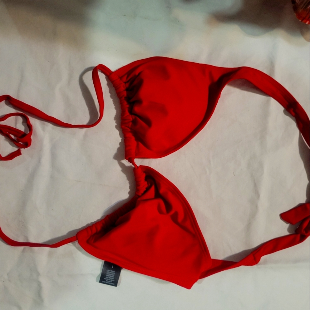 L red bikini top